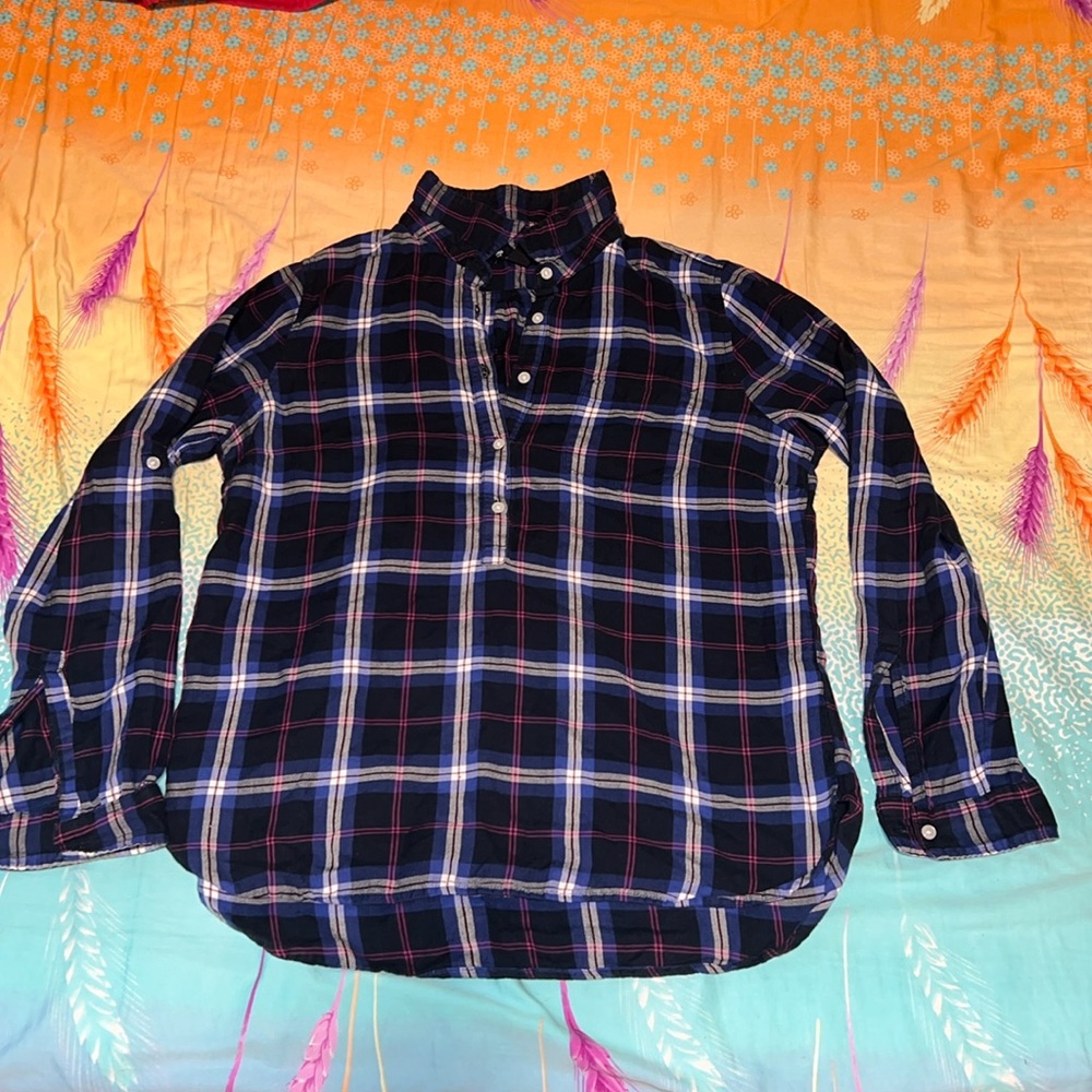 Dark blue plaid button down shirt.